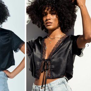 Tie up lace top black - Size 4